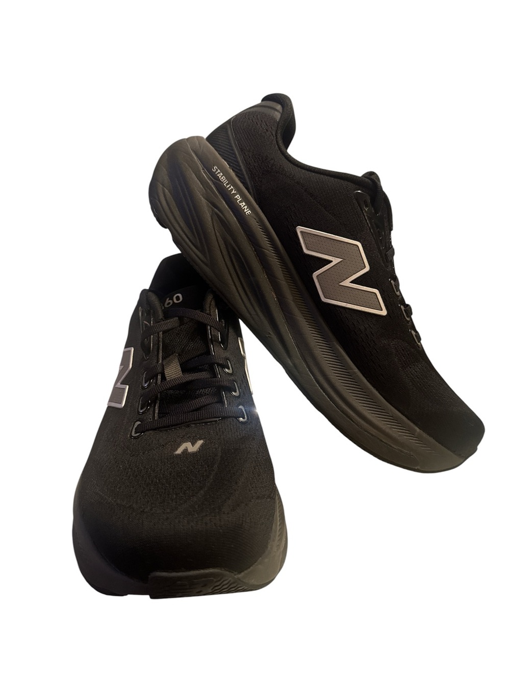 New Balance 860v15 Men's Black Athletic Running Shoes with Grey Logo